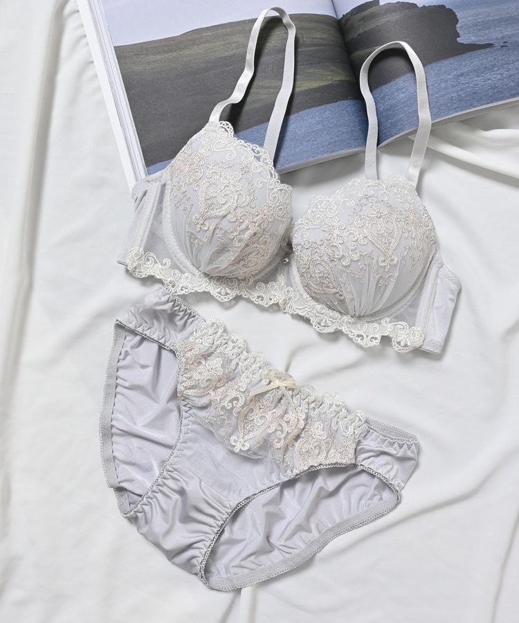 ラメ入刺繍ブラセット