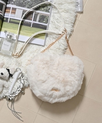 【Honeys公式 / ハニーズ】ハートファーショルダー レディース アイボリー プチプラ 【Honeys公式 / ハニーズ】ハートファーショルダー レディース アイボリー プチプラ