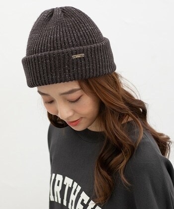 【Honeys公式 / ハニーズ】プレート付ニット帽 レディース スミクロラメ プチプラ 【Honeys公式 / ハニーズ】プレート付ニット帽 レディース スミクロラメ プチプラ