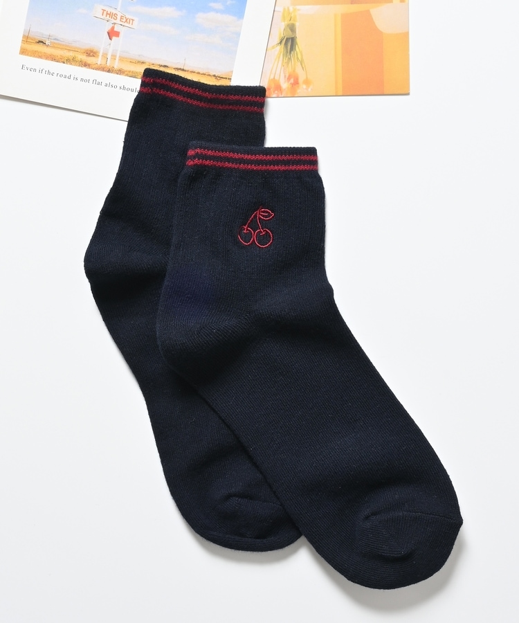 新品 エイムレオンドレ 刺繍 ワンポイントラインソックス 新品 エイムレオンドレ 刺繍 ワンポイントラインソックス AIMÉ LEON