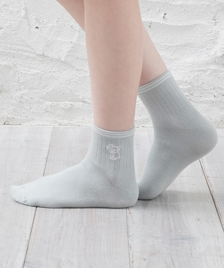 新品 エイムレオンドレ 刺繍 ワンポイントラインソックス 新品 エイムレオンドレ 刺繍 ワンポイントラインソックス AIMÉ LEON