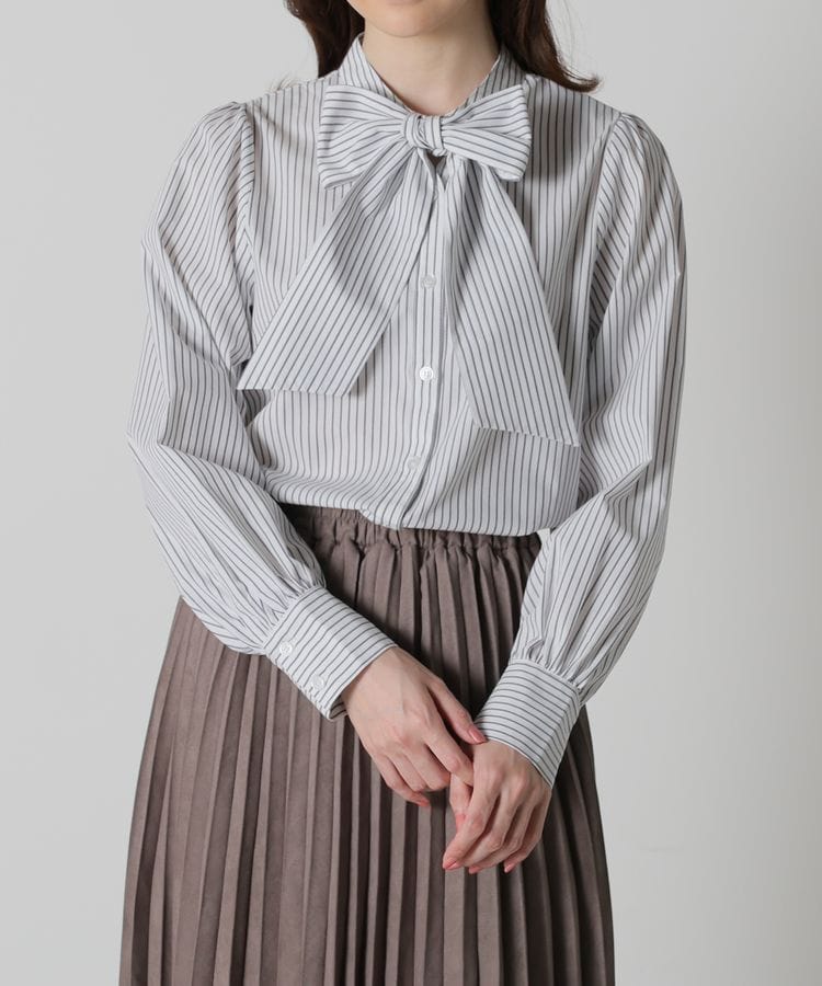 ボウタイブラウス