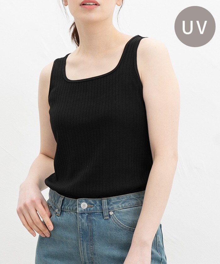 シンプルで使いやすい【デザイン】デコルテをきれいに見せてくれるスクエア風のネックライン。体にフィットする、やや細めのシルエット。【素材・機能】柔らかなレーヨン混テレコ素材。紫外線対策ができる『ＵＶカッ
