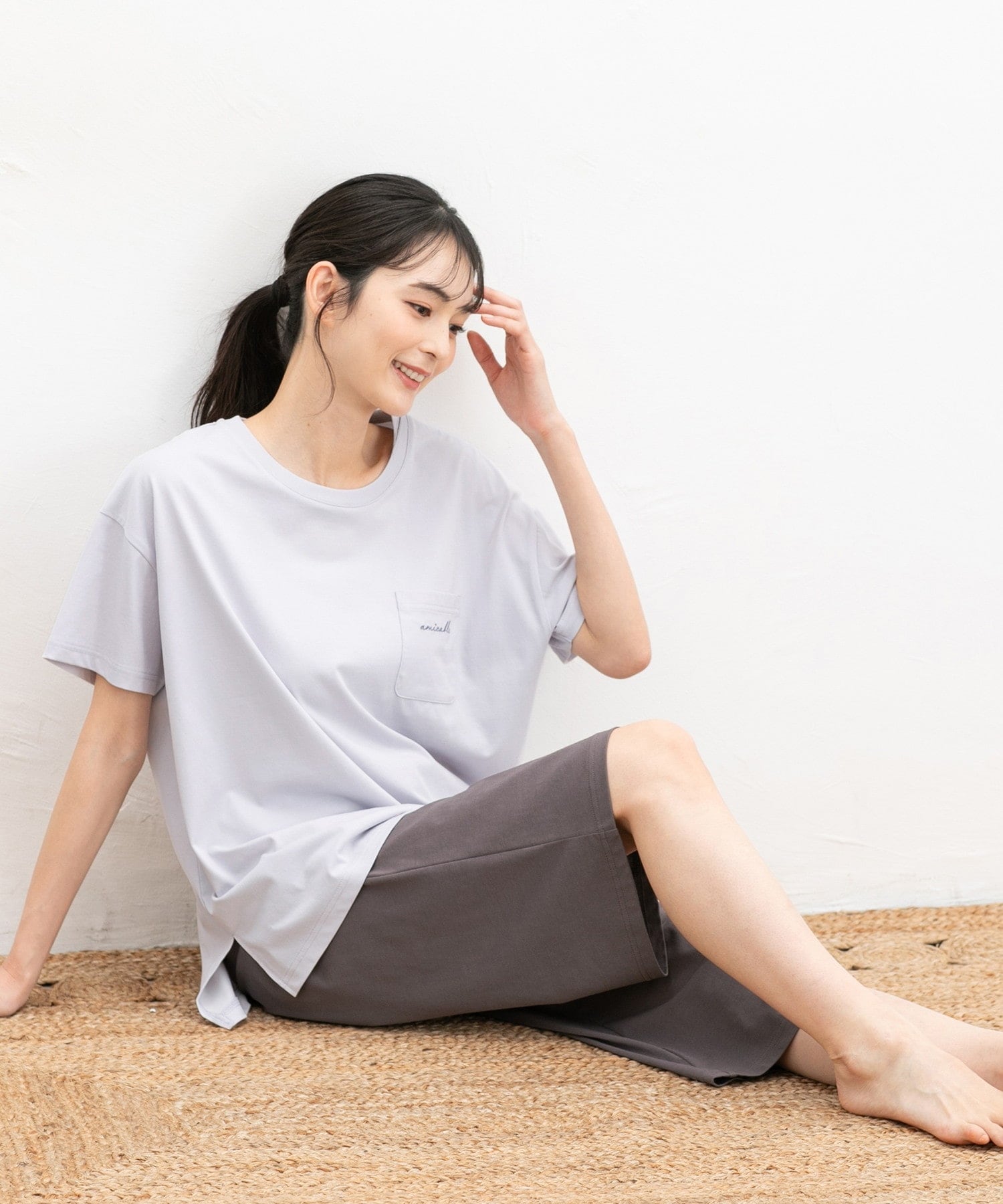 ロゴ刺繍入りルームウェア(上下セット): ファッショングッズ ロゴ刺繍入りルームウェア(上下セット): ファッショングッズ