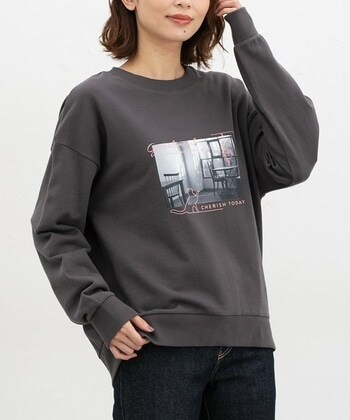 【Honeys公式 / ハニーズ】フォトゆるスウェット レディース S スミクロ プチプラ 【Honeys公式 / ハニーズ】フォトゆるスウェット レディース S スミクロ プチプラ