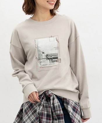 【Honeys公式 / ハニーズ】フォトゆるスウェット レディース L グレージュ プチプラ 【Honeys公式 / ハニーズ】フォトゆるスウェット レディース L グレージュ プチプラ