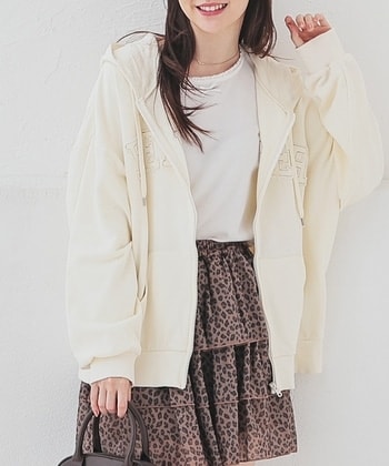 【Honeys公式 / ハニーズ】ロゴビッグジップパーカー レディース M アイボリー プチプラ 【Honeys公式 / ハニーズ】ロゴビッグジップパーカー レディース M アイボリー プチプラ